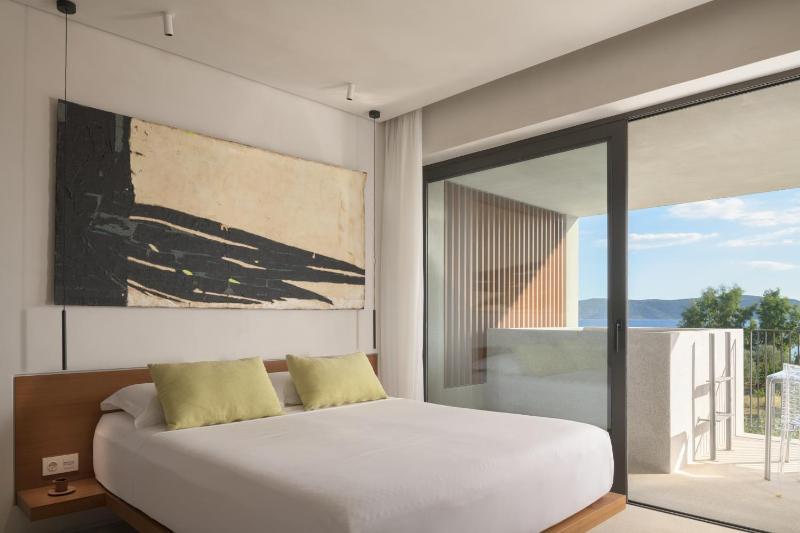 Suite with Spa Bath image 1