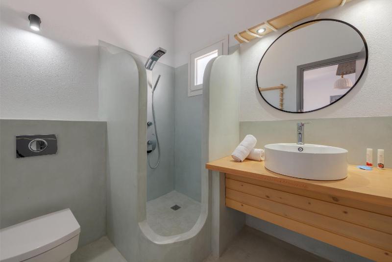 King Suite with Spa Bath image 4