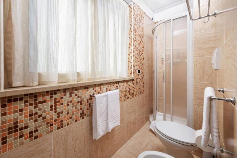 Standard Double or Twin Room image 2