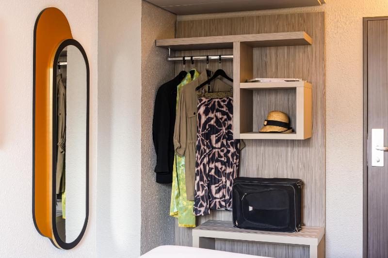 Standard Twin Room image 2