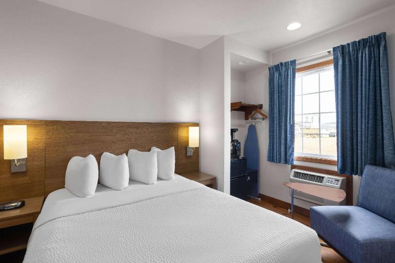 Days Inn by Wyndham Kill Devil Hills Oceanfront - Wilbur - image 6