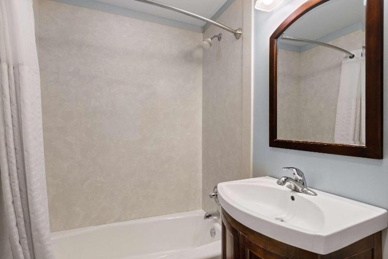 Days Inn by Wyndham Kill Devil Hills Oceanfront - Wilbur - image 33