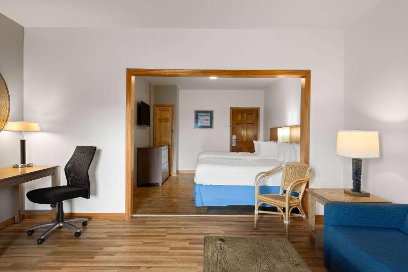 Suite with Two Double Beds Non Smoking First or Second Floor image 3