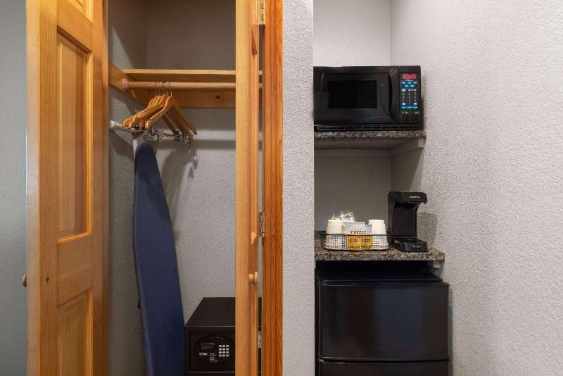 Days Inn by Wyndham Kill Devil Hills Oceanfront - Wilbur - image 30