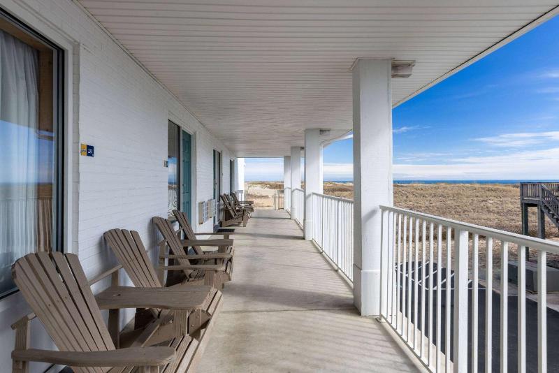 Days Inn by Wyndham Kill Devil Hills Oceanfront - Wilbur - image 10