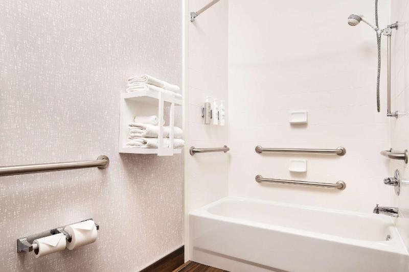 King Room - Mobility Access/Non-Smoking image 2