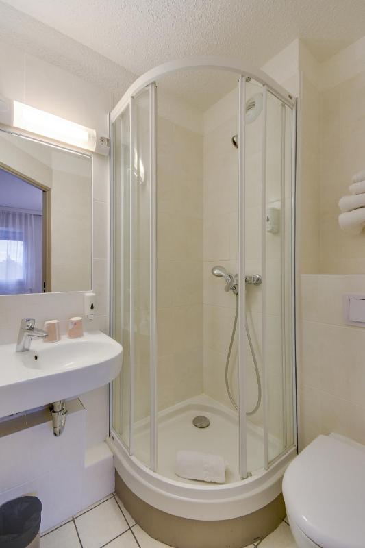Twin Room image 1