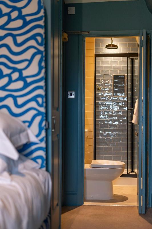 Single Room with Sea View image 2