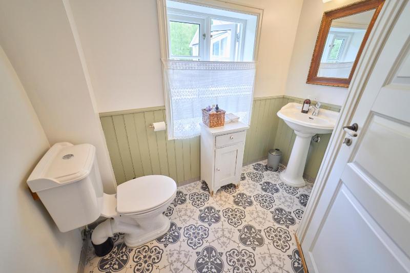 Deluxe Double or Twin Room with Mountain View image 3