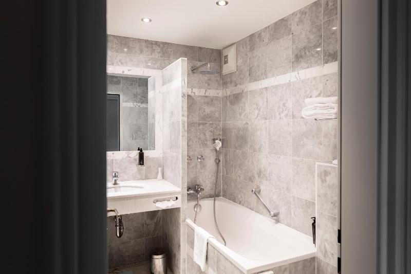 Superior Double Room image 4