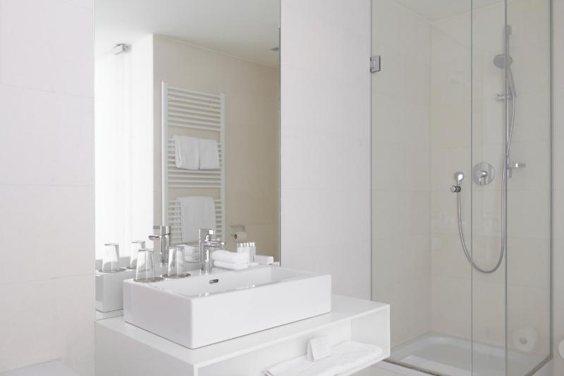 One-Bedroom Apartment image 3