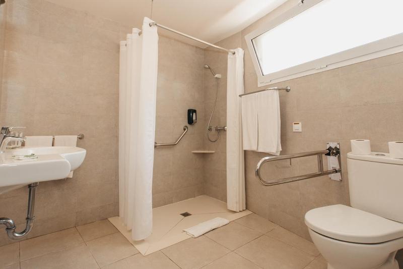 Double or Twin Room image 3