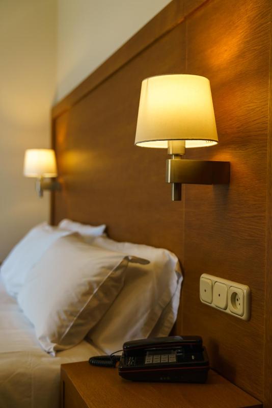 Twin Room (2 Adults + 1 Child) image 3
