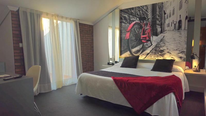 Double or Twin Room image 2