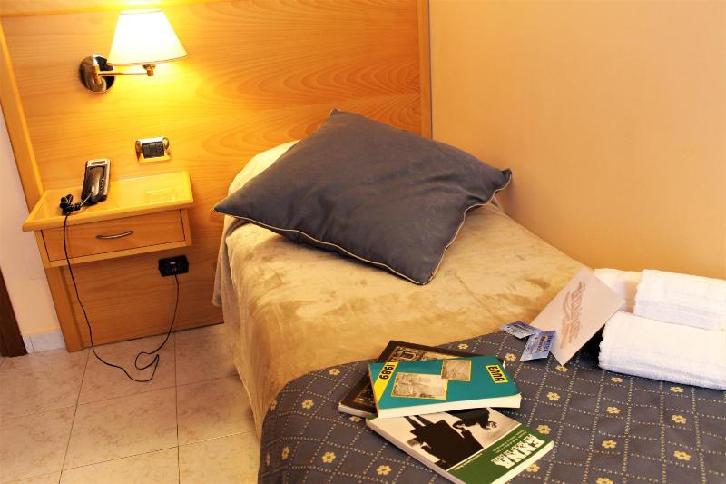 Single Room image 3
