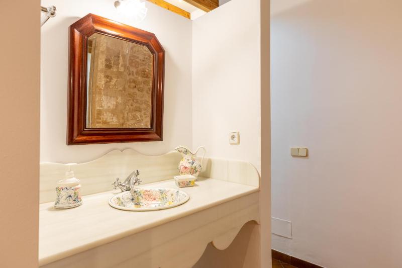 Double Room image 3