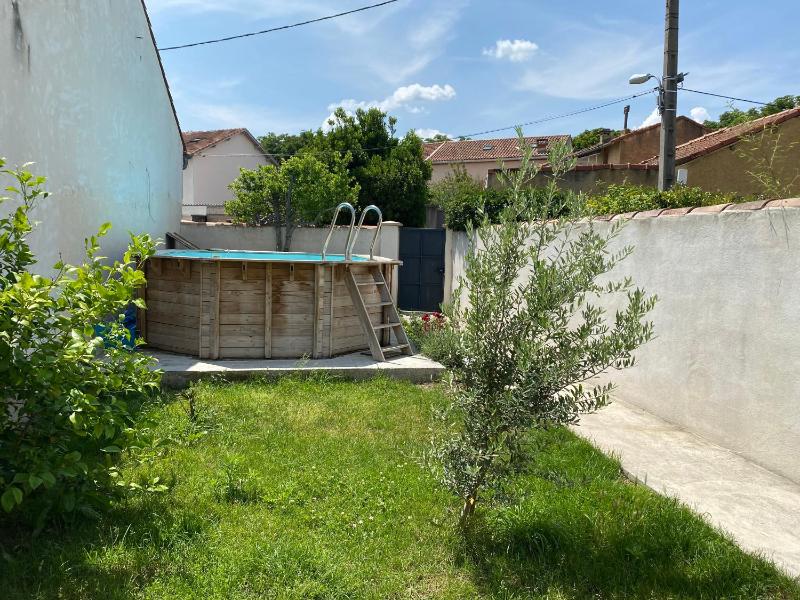 Maison trois chambres, près remparts, jardin, piscine Images
