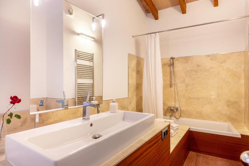 Deluxe Double Room image 2