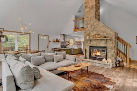 Family Room image 3
