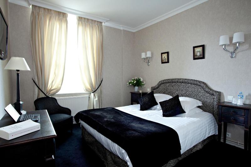 Deluxe Double Room image 4