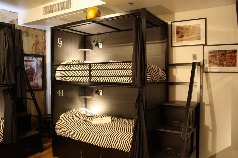 Bed in 10-Bed Mixed Dormitory Room image 3