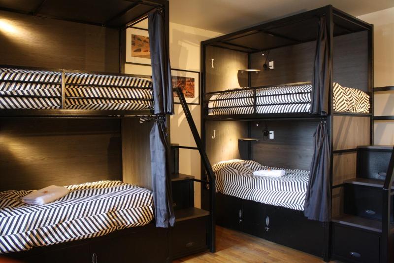 Bed in 10-Bed Mixed Dormitory Room image 2