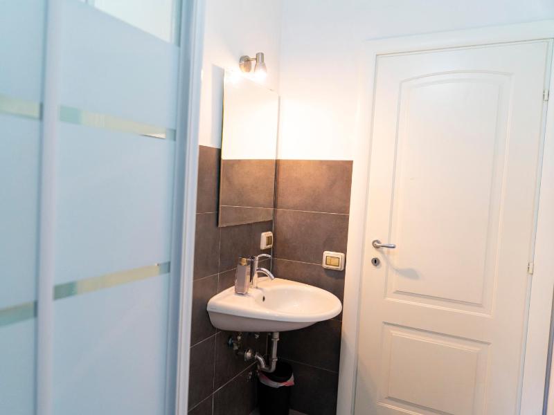 Double Room with Private External Bathroom image 4