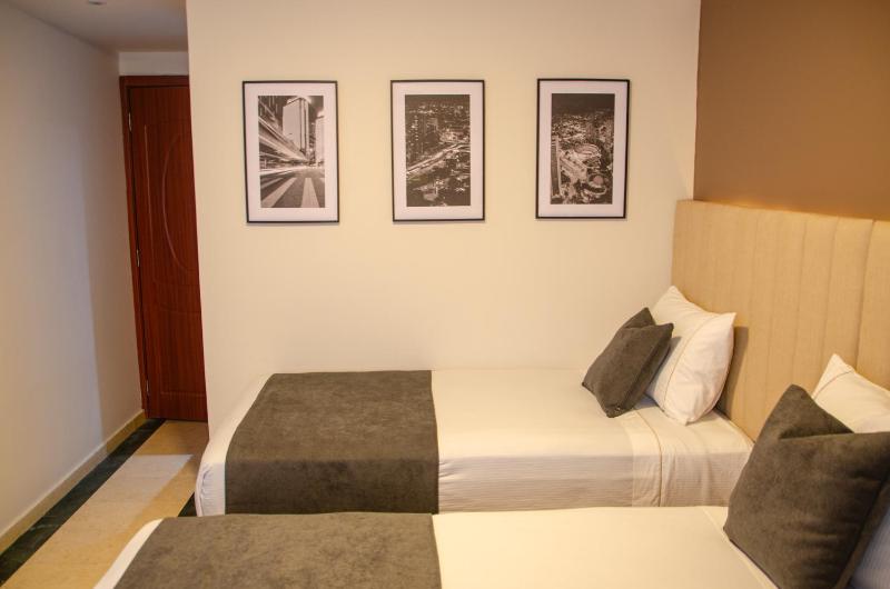 Hotel ByHours Las Américas - image 6