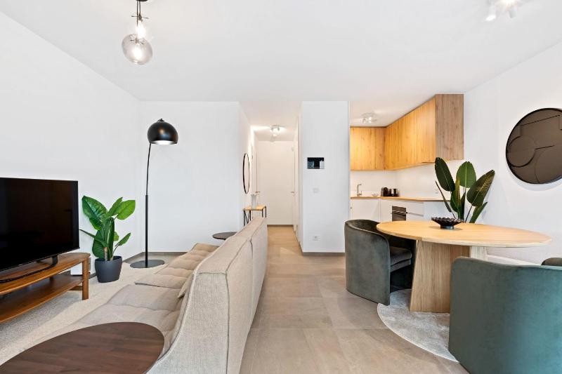 Luxurious 1-BR Apt in Gasperich Luxembourg - image 7