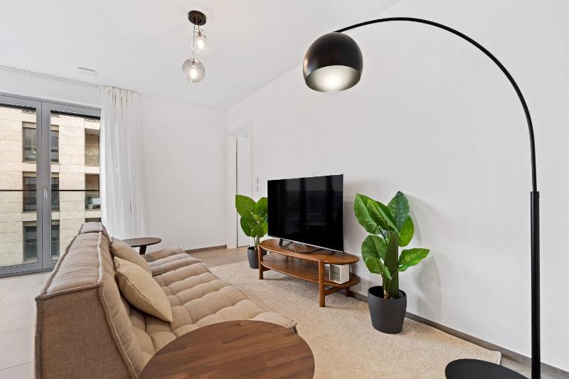 Luxurious 1-BR Apt in Gasperich Luxembourg - image 10