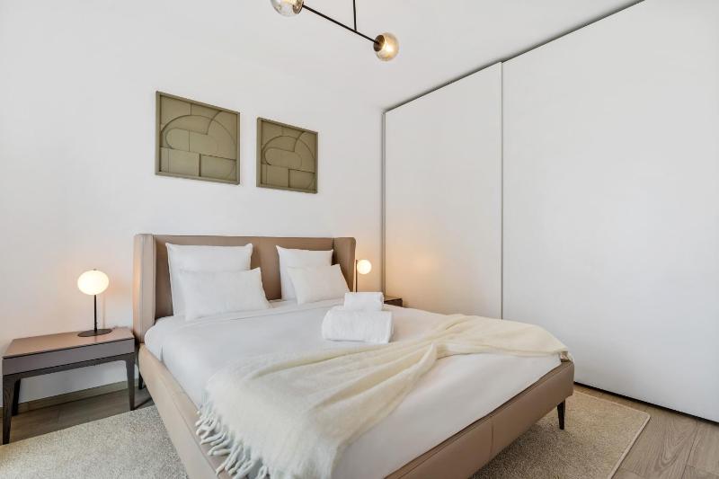 Luxurious 1-BR Apt in Gasperich Luxembourg - image 6