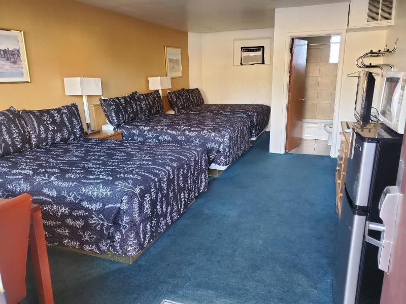 Family Room image 1