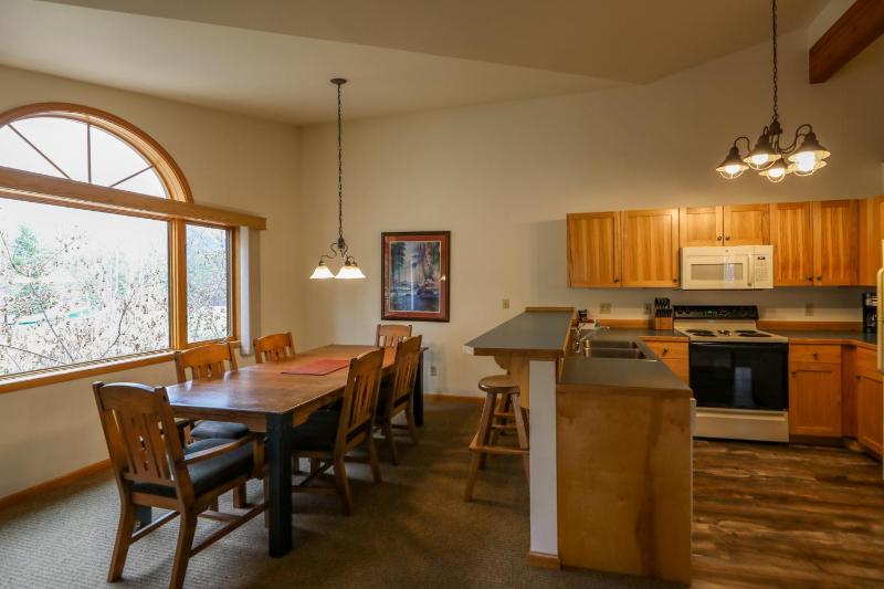 One-Bedroom Apartment image 2