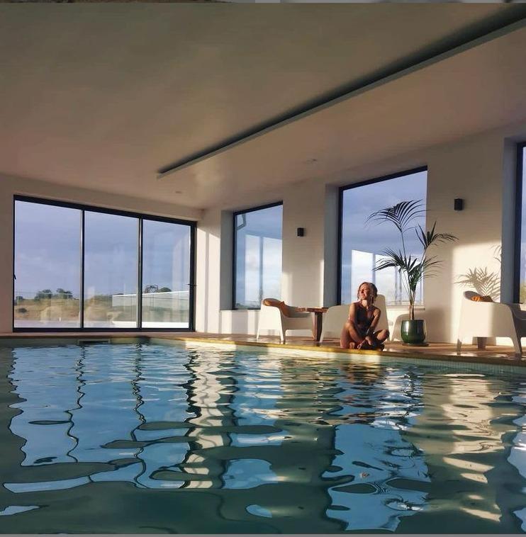 Deluxe Suite with Spa Bath image 2
