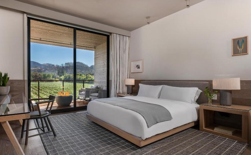 King Room with Accessible Shower, Terrace and Vineyard View image 4