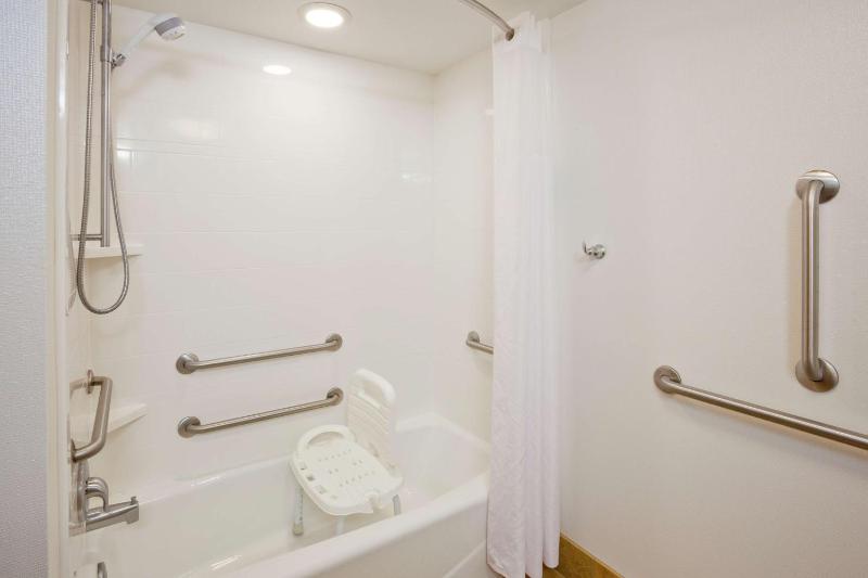 King Room - Mobility Access/Non-Smoking image 4