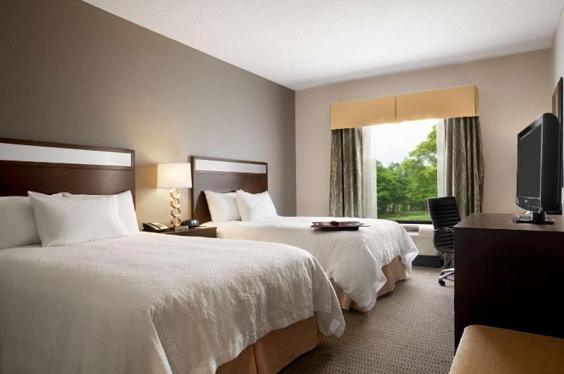 Room with Two Queen Beds - Non-Smoking image 2