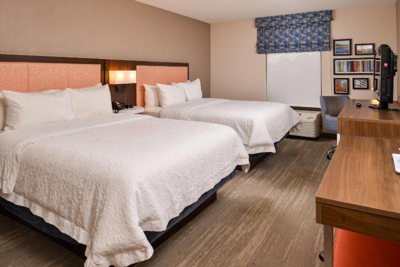 Queen Room with Two Queen Beds image 4