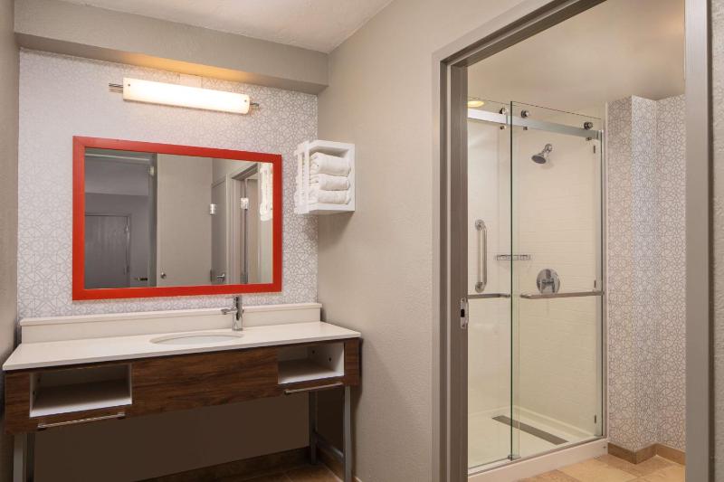 One-Bedroom King Suite with Kitchen - Non-Smoking  image 2