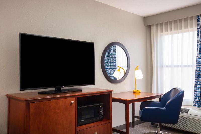 King Room with Sofa Bed and Study - Non-Smoking image 3