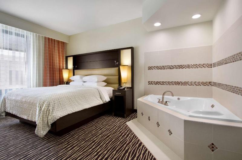King Suite with Spa Bath - Non-Smoking image 3