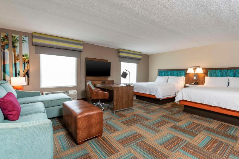 Queen Studio Suite with Two Queen Beds - Non-Smoking image 4