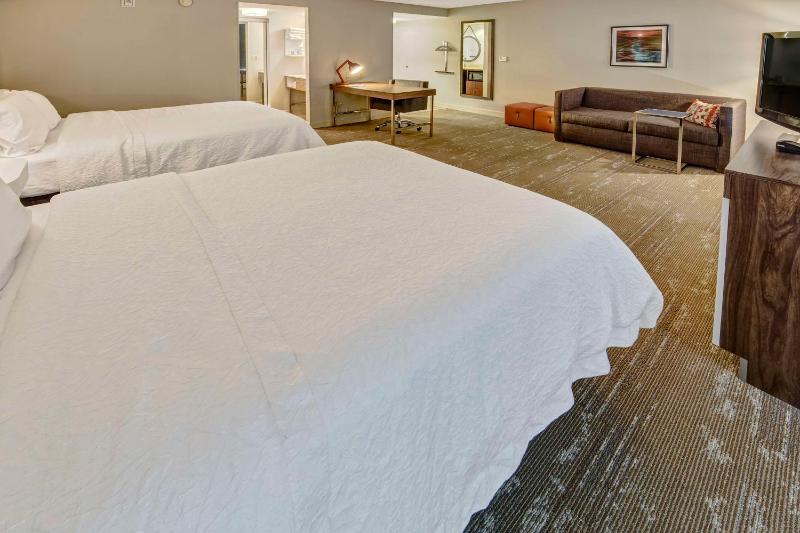 Queen Studio Suite with Two Queen Beds - Non-Smoking image 3