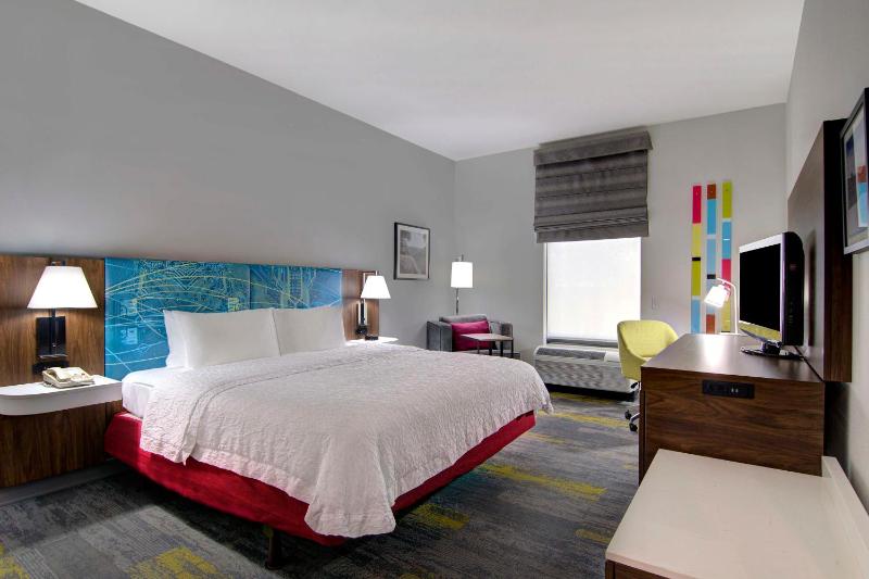 King Room with King Bed - Non-Smoking image 3