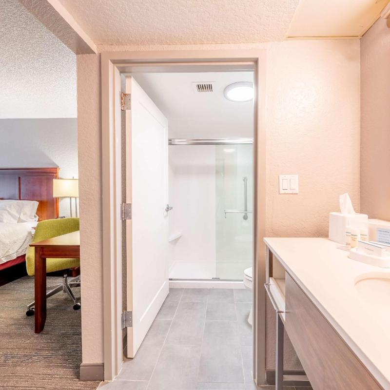 King Room with King Bed - Non-Smoking image 2