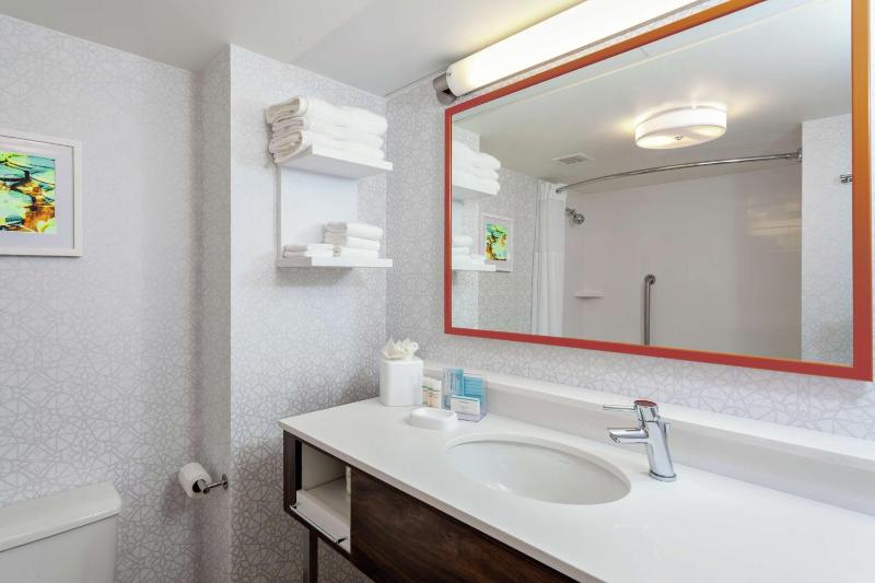 One-Bedroom King Suite - Exterior Entrance/Non-Smoking image 2