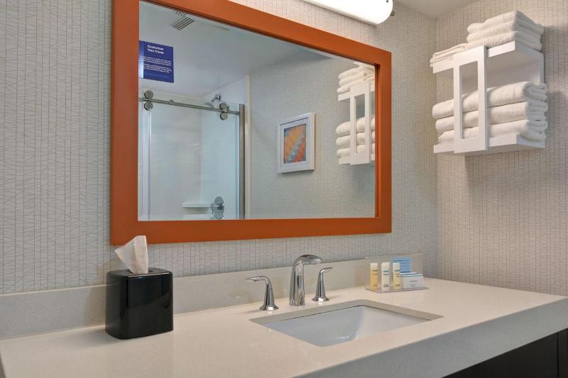 King Room - Non-Smoking image 3
