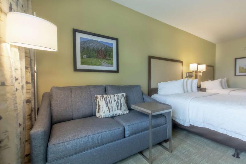 Suite with Two Queen Beds and Bath Tub - Mobility and Hearing Access/Non-Smoking image 1