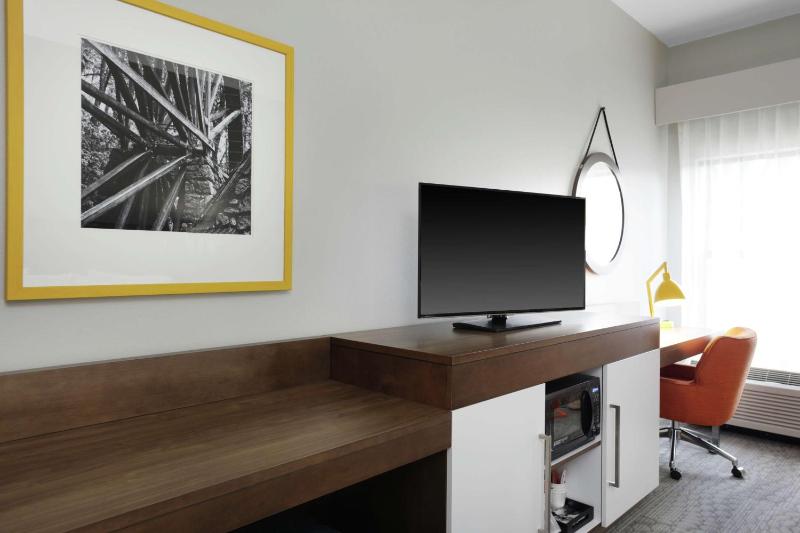 King Study with Sofa Bed - Non-Smoking  image 1