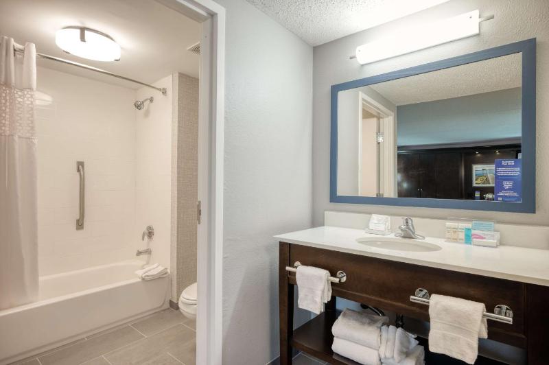 Room with Two Queen Beds - Non-Smoking image 1